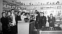 foto di gruppo all'interno del bar-trattoria -Al pavone- in via Maroncelli a fine anni cinquanta